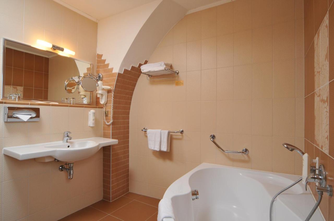 Hotel Metamorphis photo