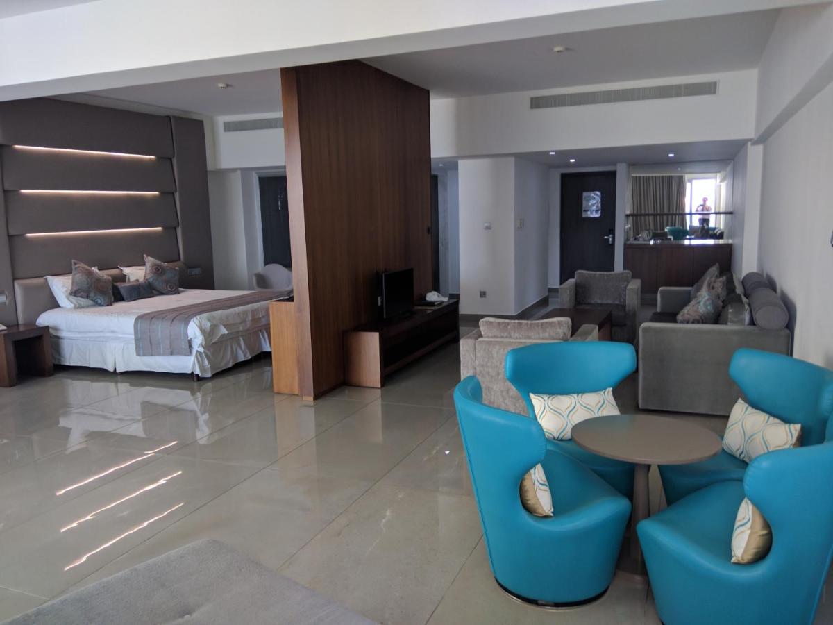 King Evelthon Beach Hotel & Resort photo