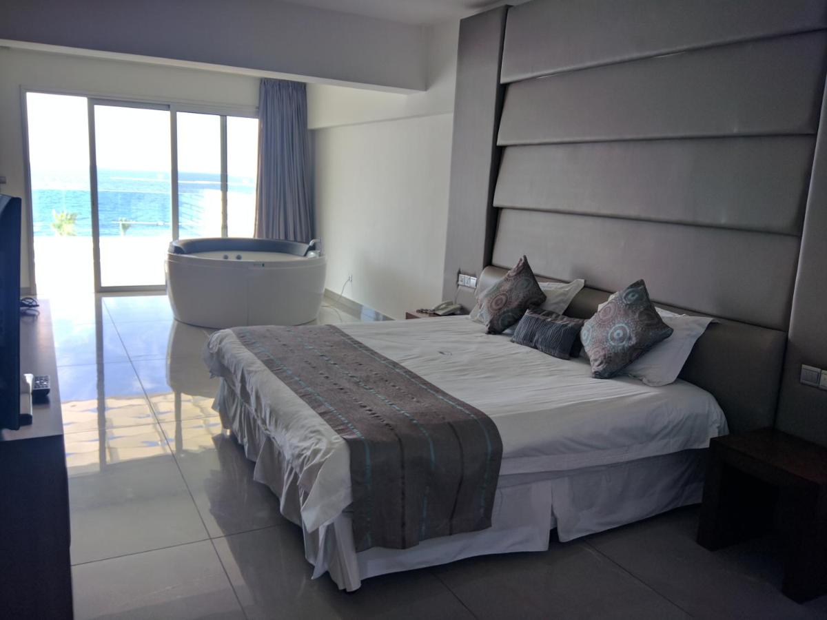 King Evelthon Beach Hotel & Resort photo