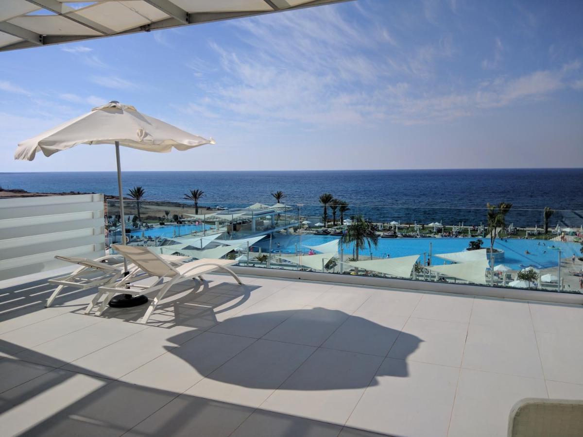 King Evelthon Beach Hotel & Resort photo
