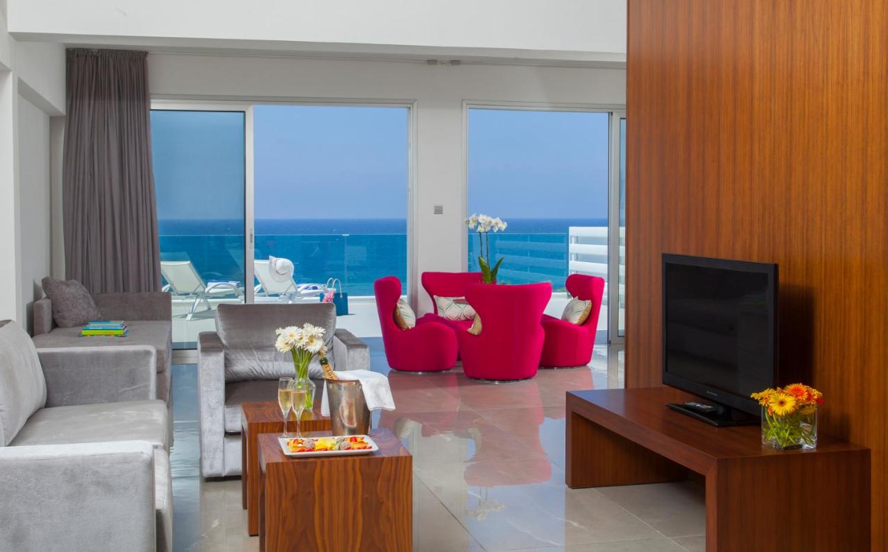 King Evelthon Beach Hotel & Resort photo