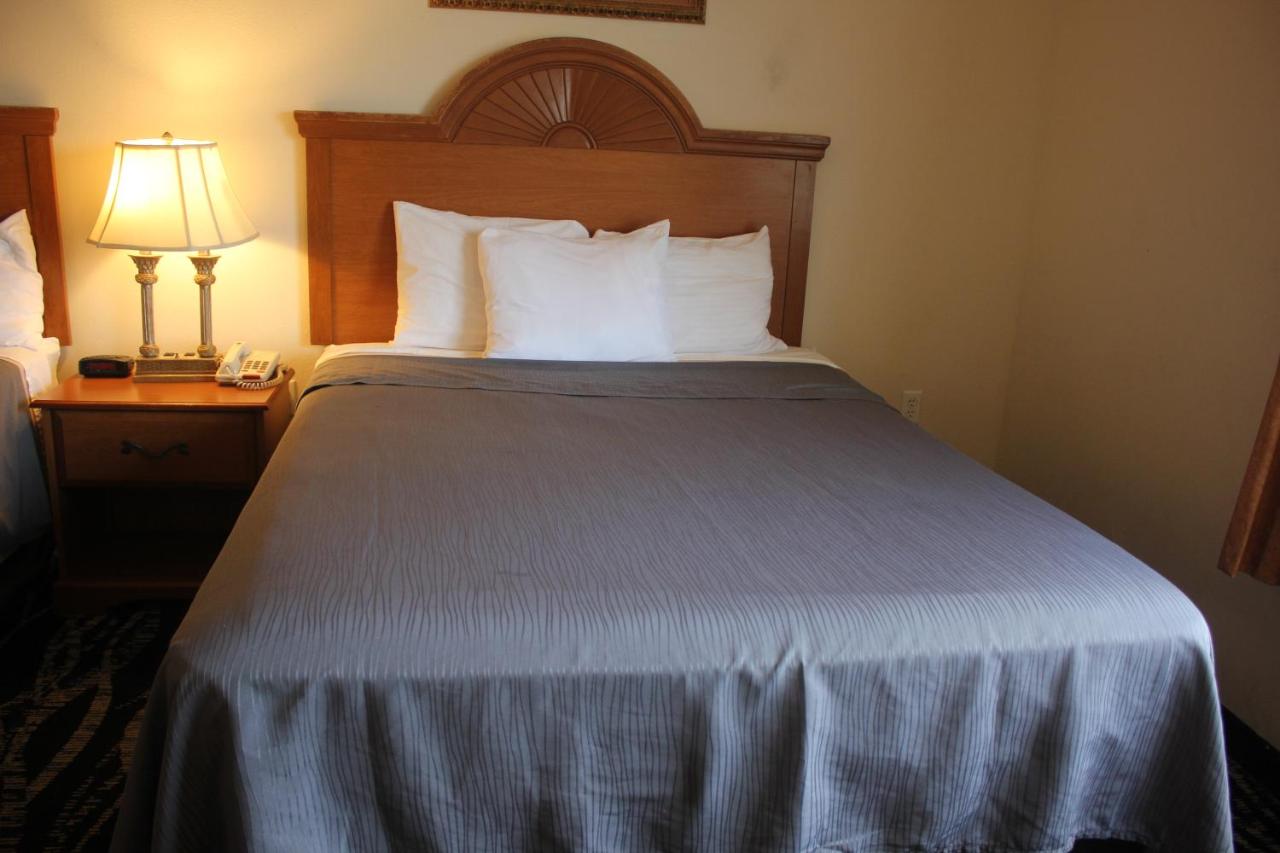 Heritage Inn & Suites — photo 23