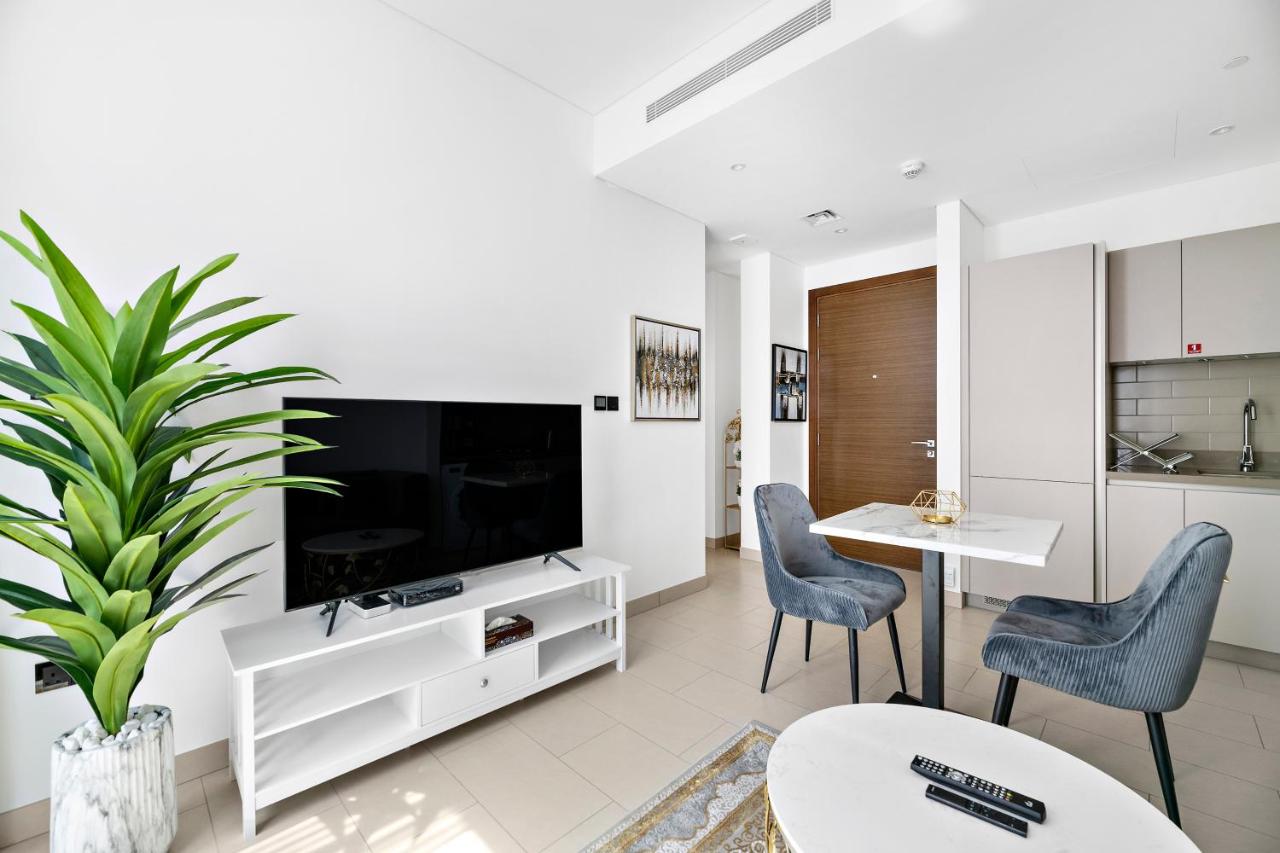 ALiving Luxury 1BR I Partial Burj khalifa Views I Sobha Creek Vista