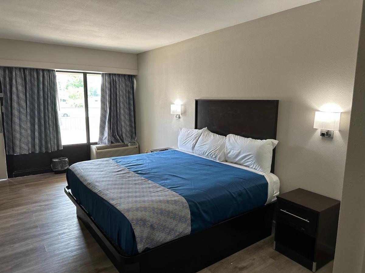 Oakwood Inn Oakdale — photo 9