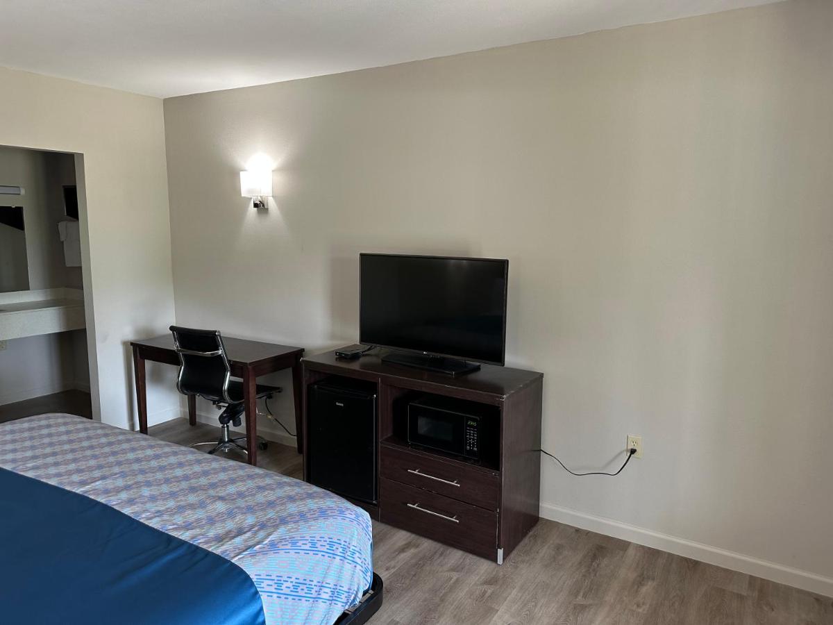 Oakwood Inn Oakdale — photo 8