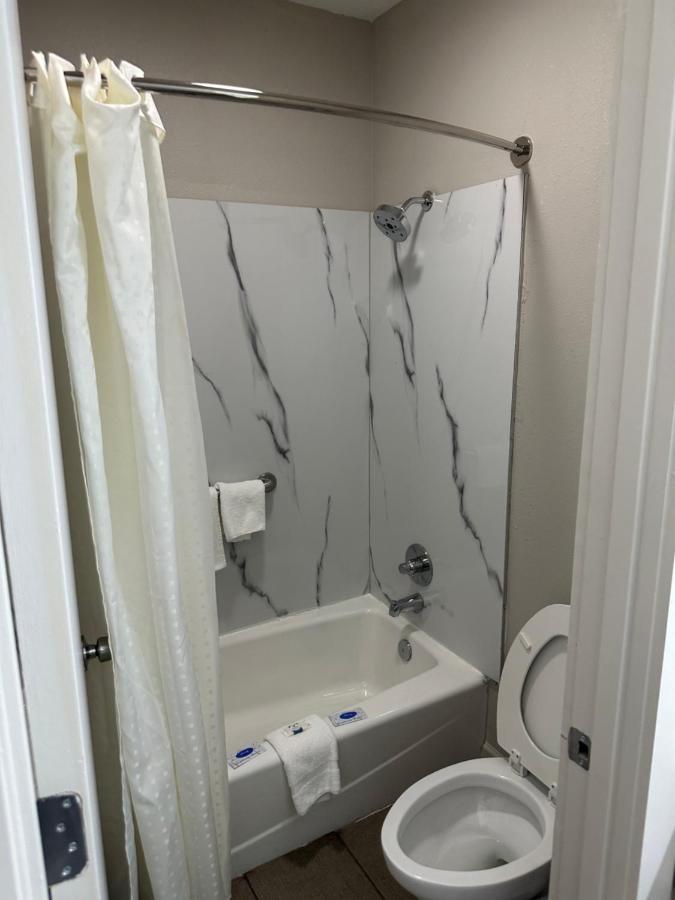 Oakwood Inn Oakdale — photo 7