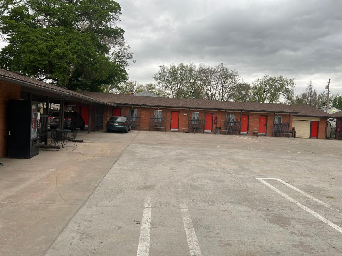 Deluxe Motel — photo 9