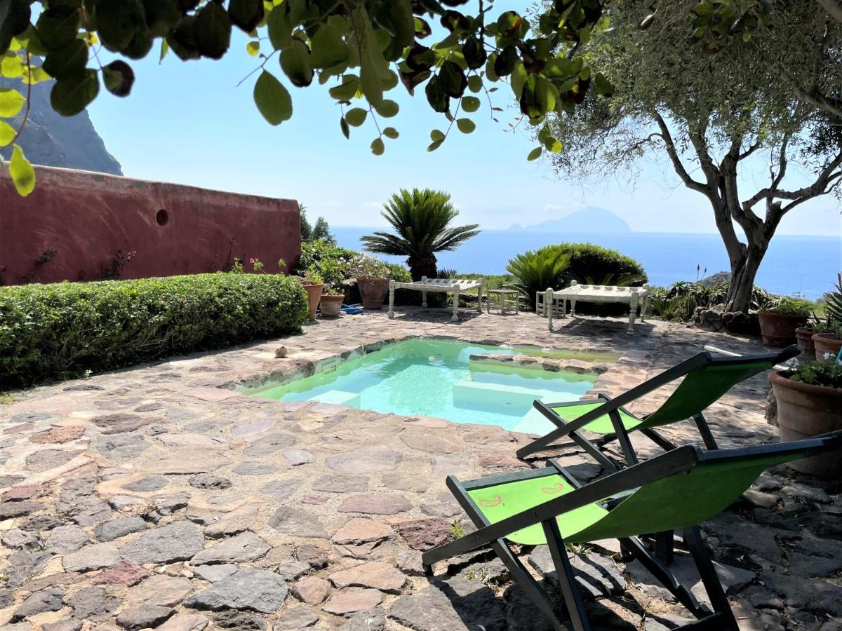 Villa La Vigna - Nella baia di Pollara, incantevole con piscina photo