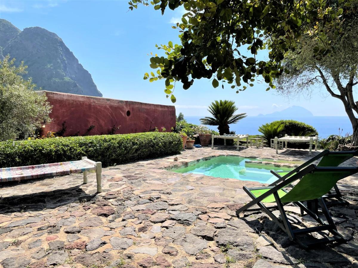 Villa La Vigna - Nella baia di Pollara, incantevole con piscina photo