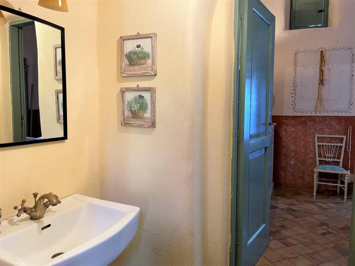 Villa La Vigna - Nella baia di Pollara, incantevole con piscina photo
