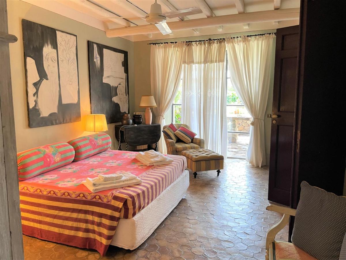 Villa La Vigna - Nella baia di Pollara, incantevole con piscina photo