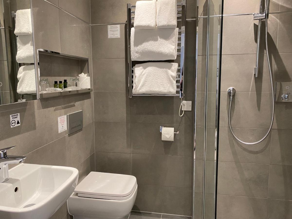 Oatlands Park Hotel photo