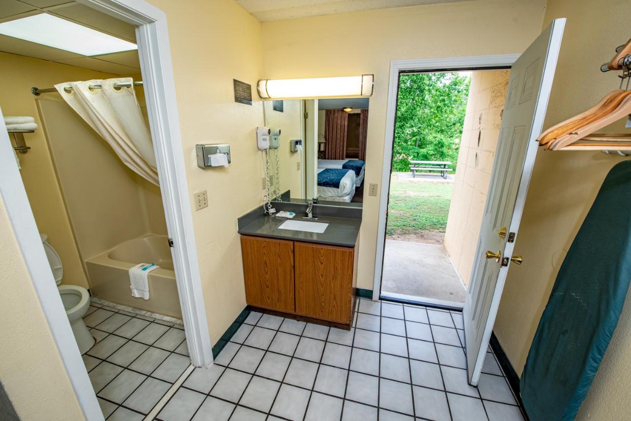 River Place Inn & Cabins — photo 7