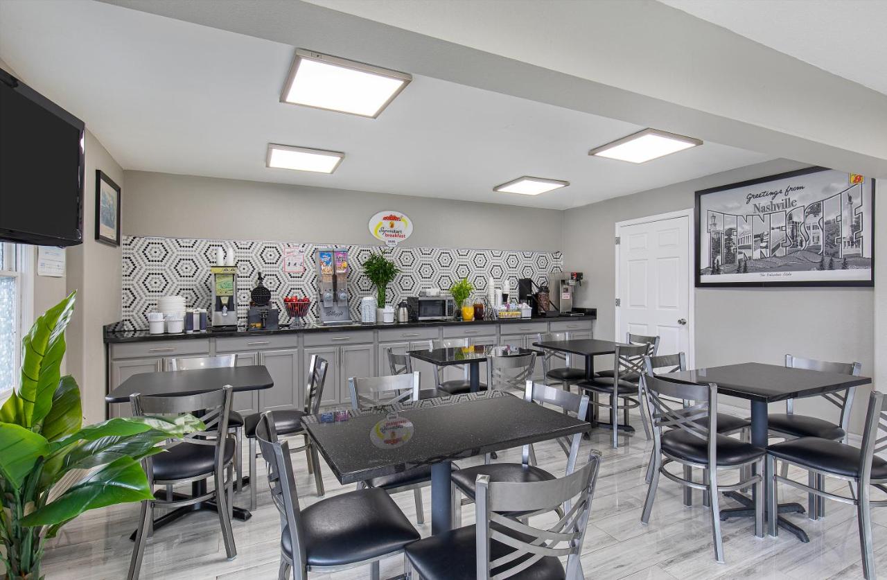 Super 8 by Wyndham Nashville West - 4