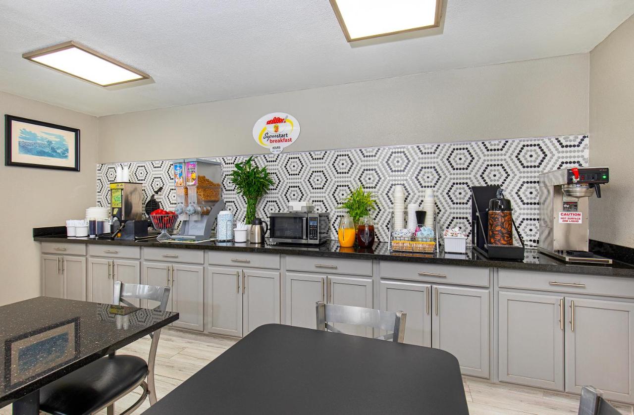 Super 8 by Wyndham Nashville West - 3