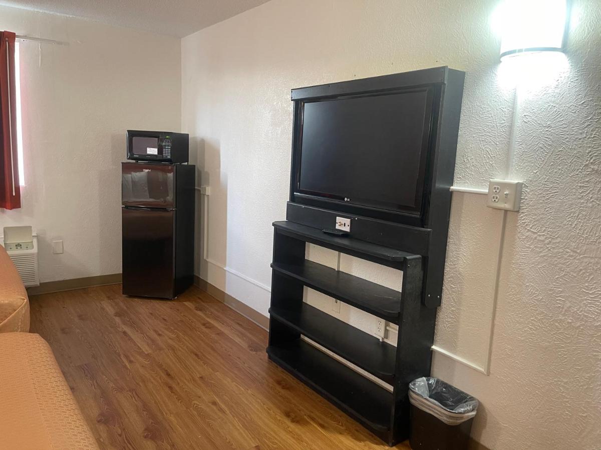 Regal 8 Inn — photo 5