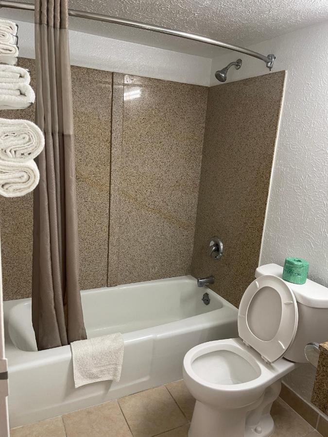 Regal 8 Inn — photo 8