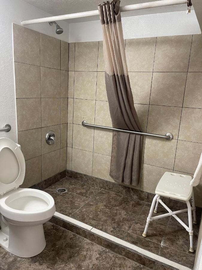 Regal 8 Inn — photo 3