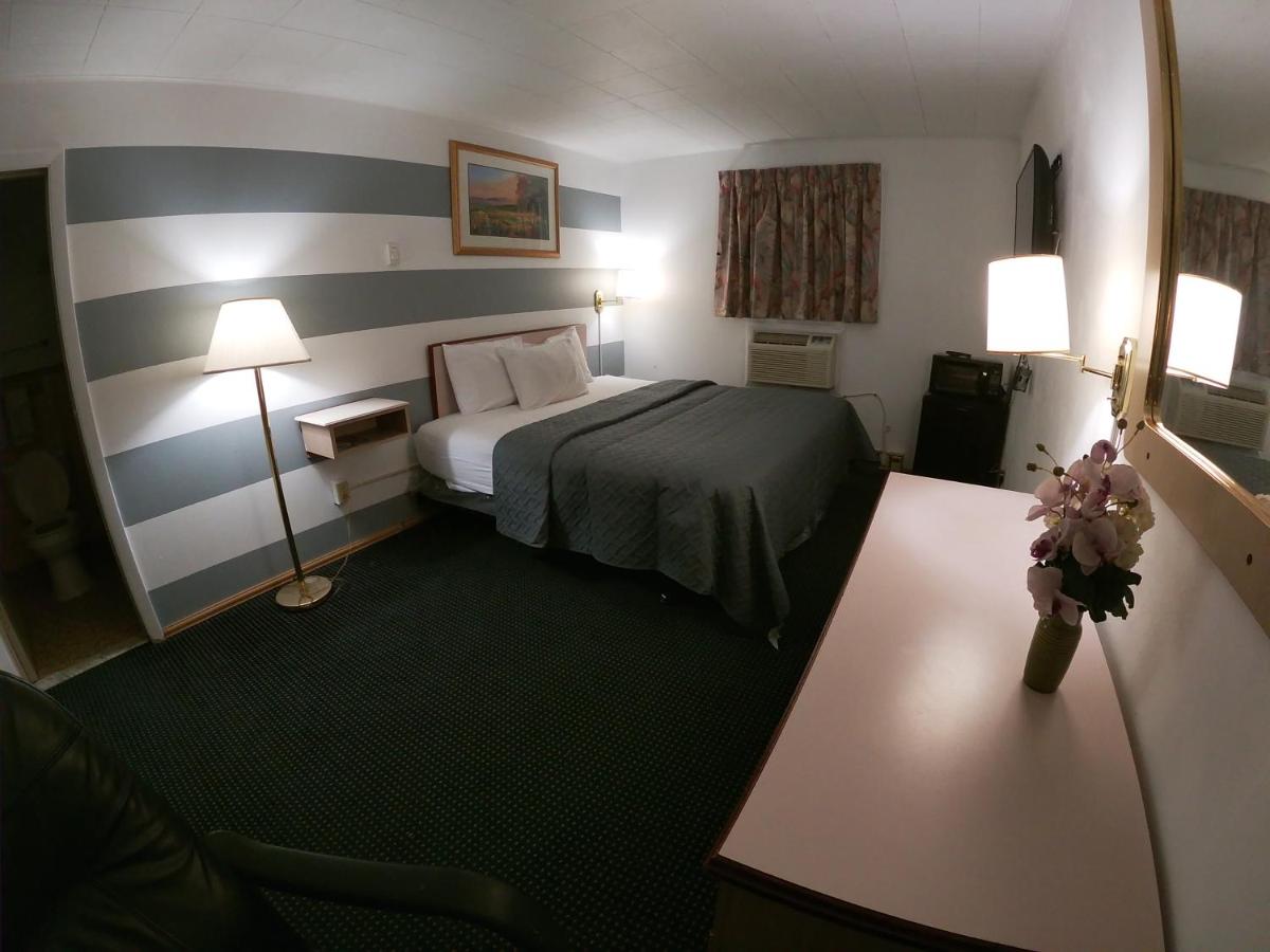 BUDGET INN — photo 12