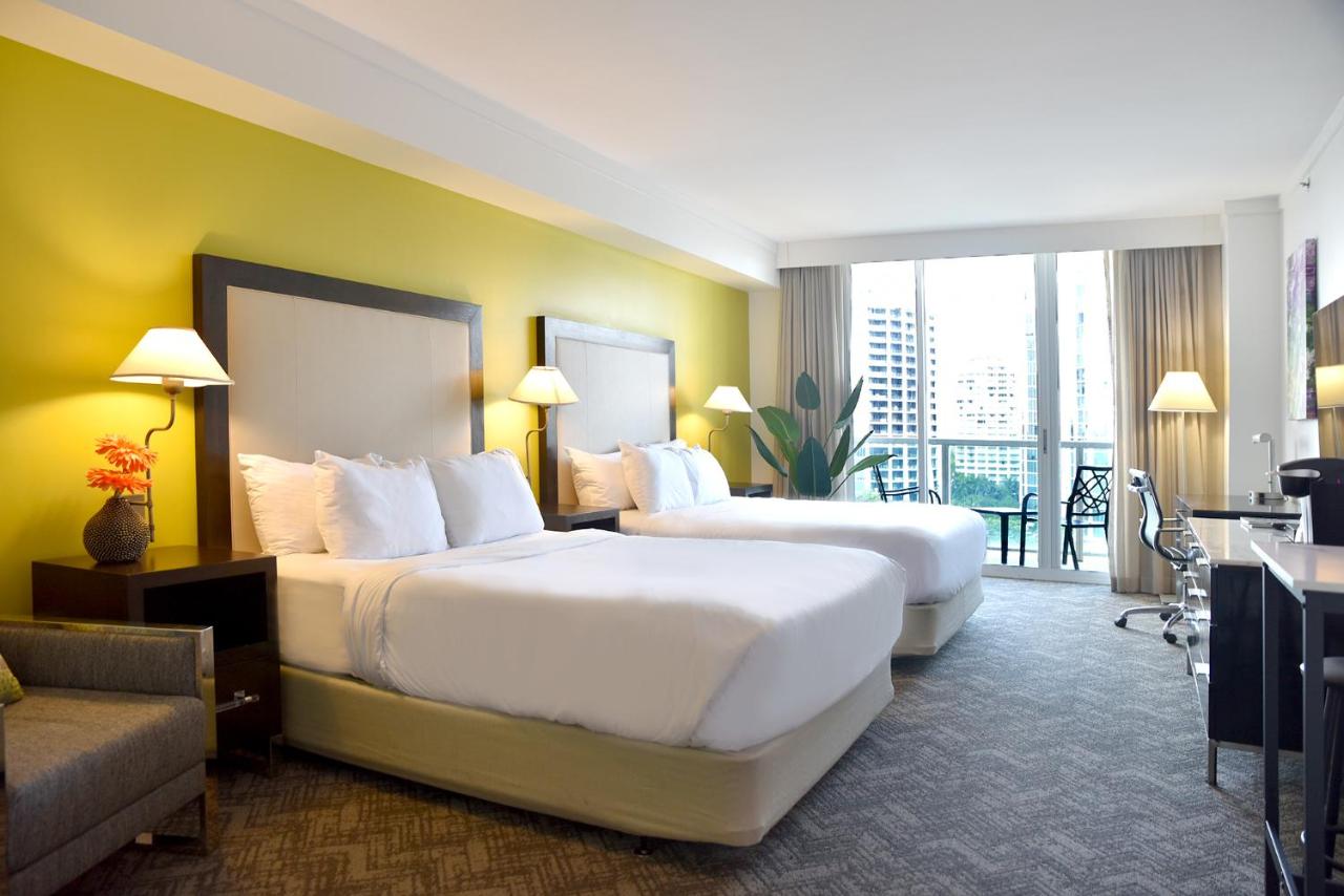 Stunning 12th Floor Studio In The Heart Of Grove - 2