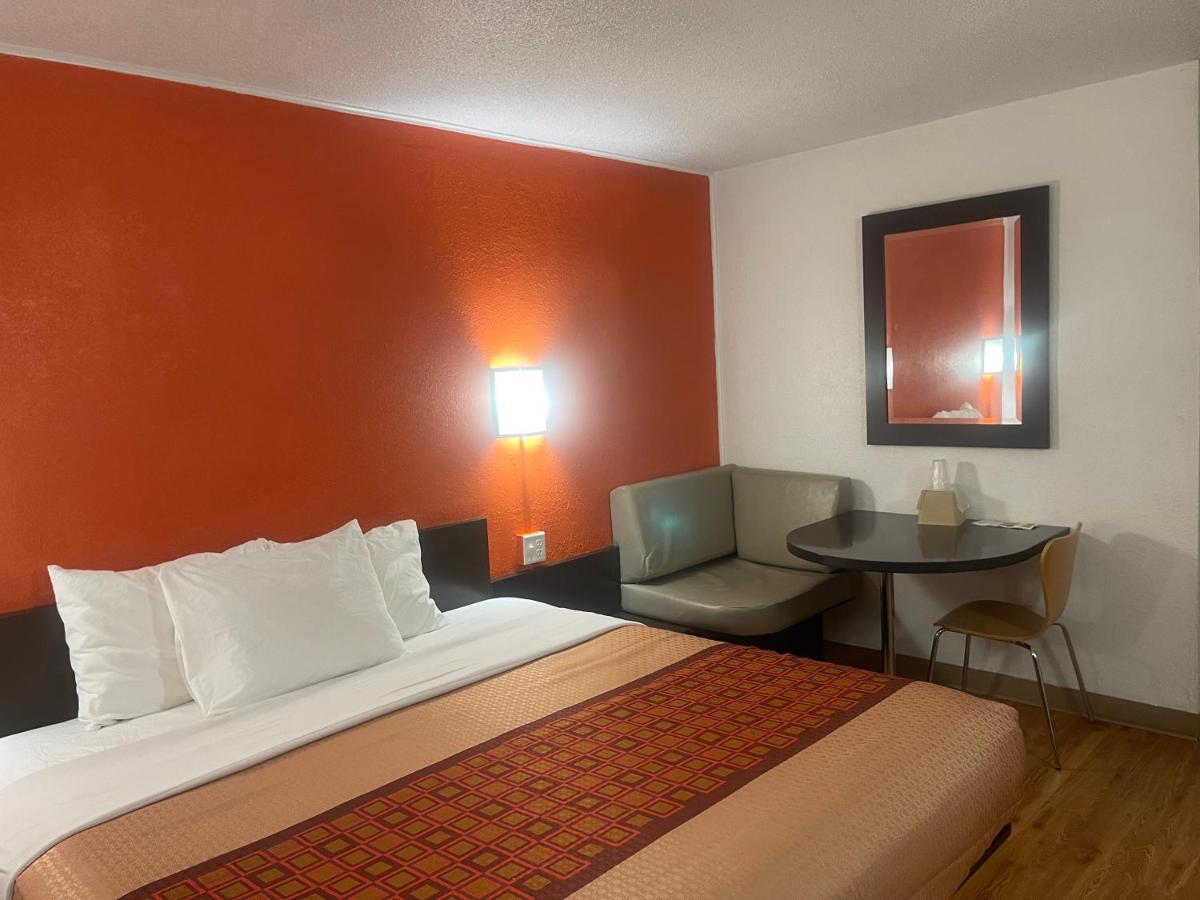 Regal 8 Inn — photo 24