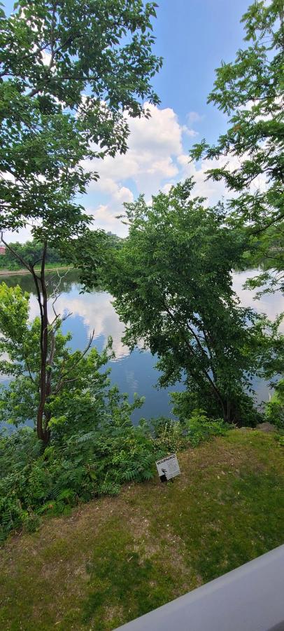 Captain's Quarters Riverfront #2 - 3