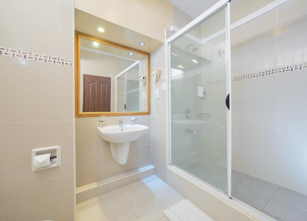 Gold Crest Hotel - 3