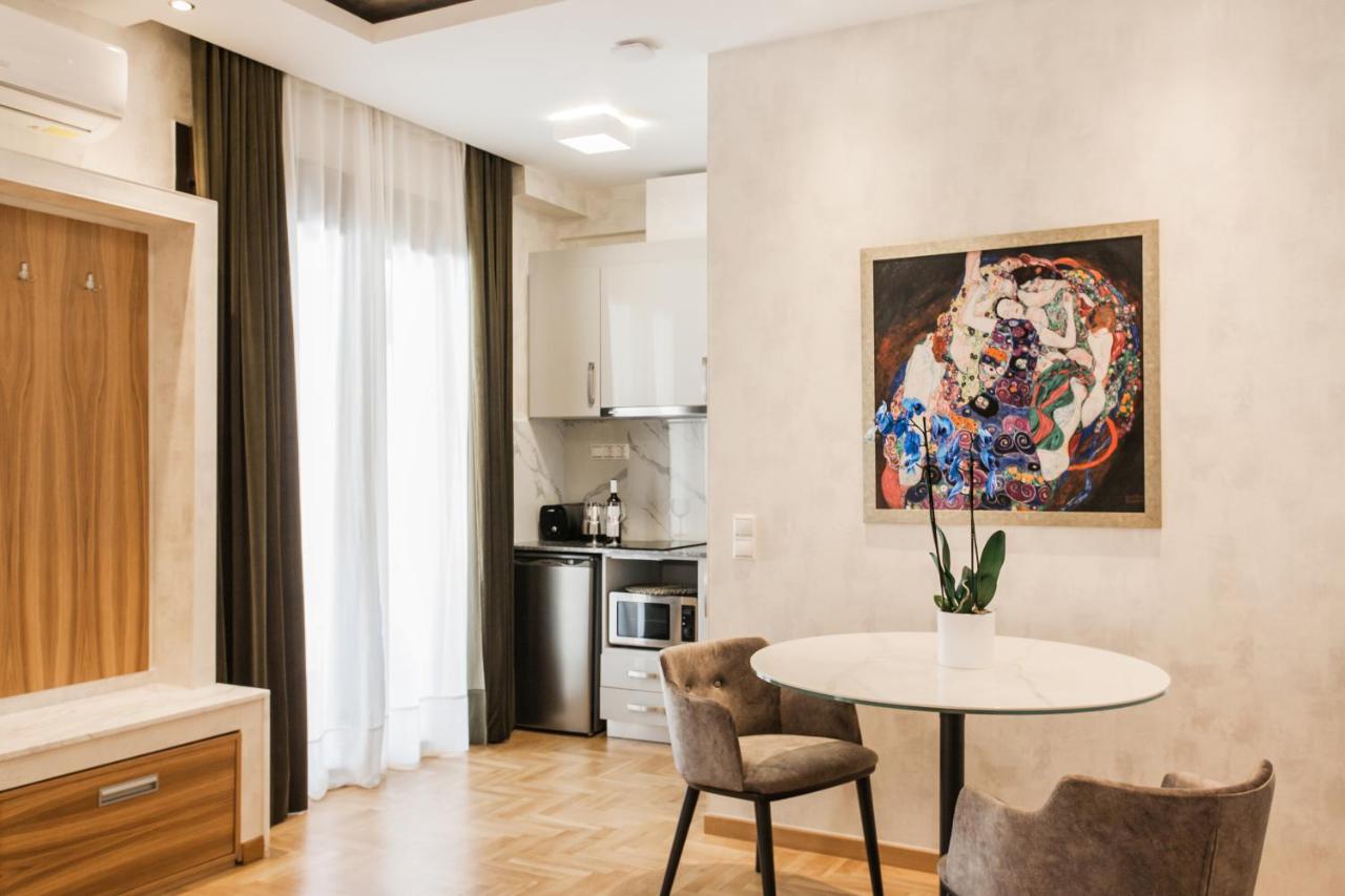 Nicholas Point Apartments and Rooms - 4