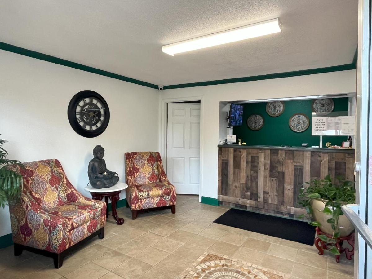 Pine Tree Inn — photo 1