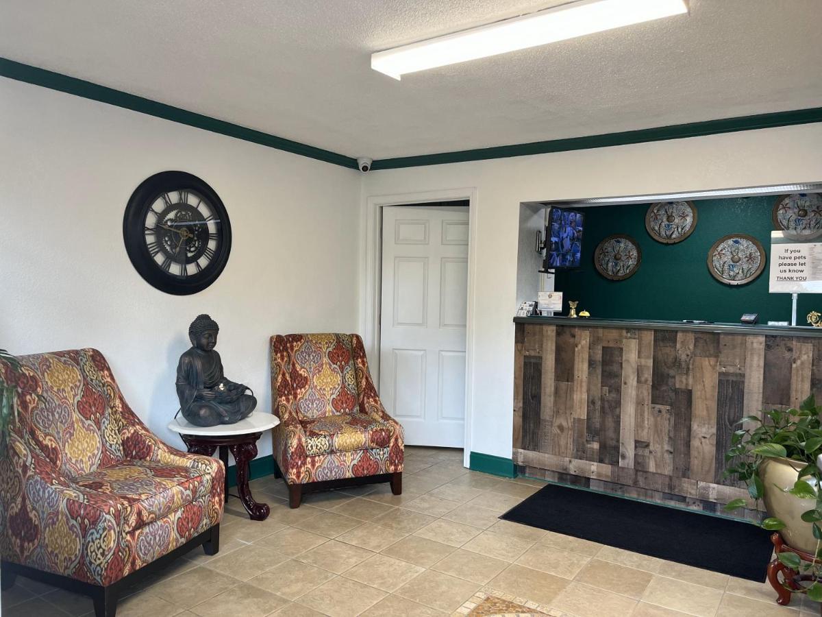Pine Tree Inn — photo 13