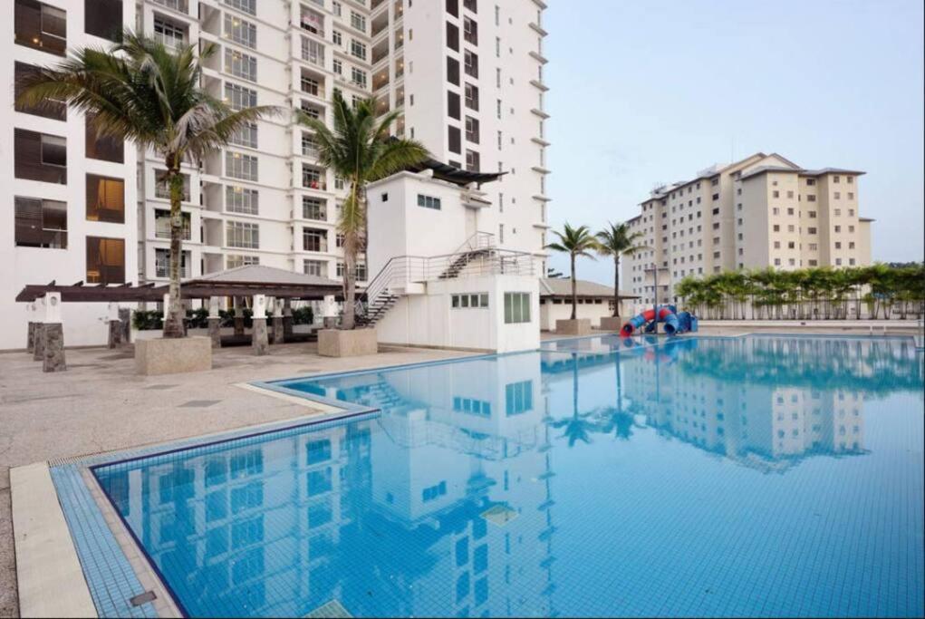Apartment in central JB with sea view, city view, balcony, free WiFi and free parking - 4