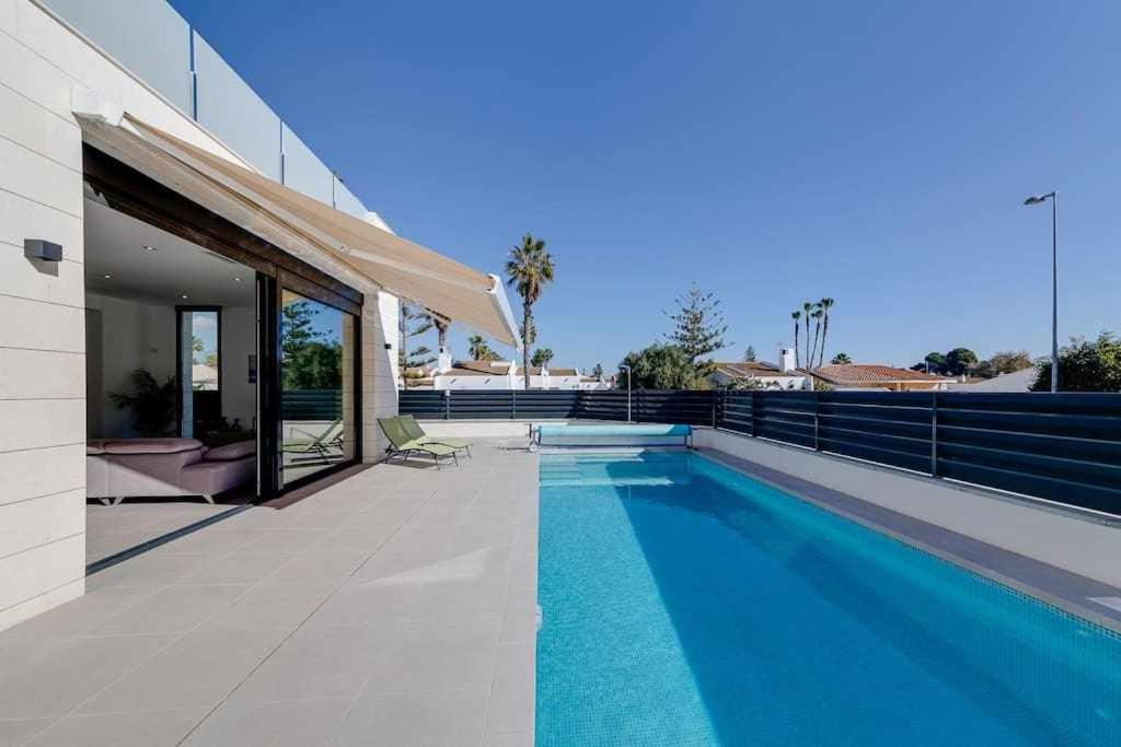 Piscina y Exterior