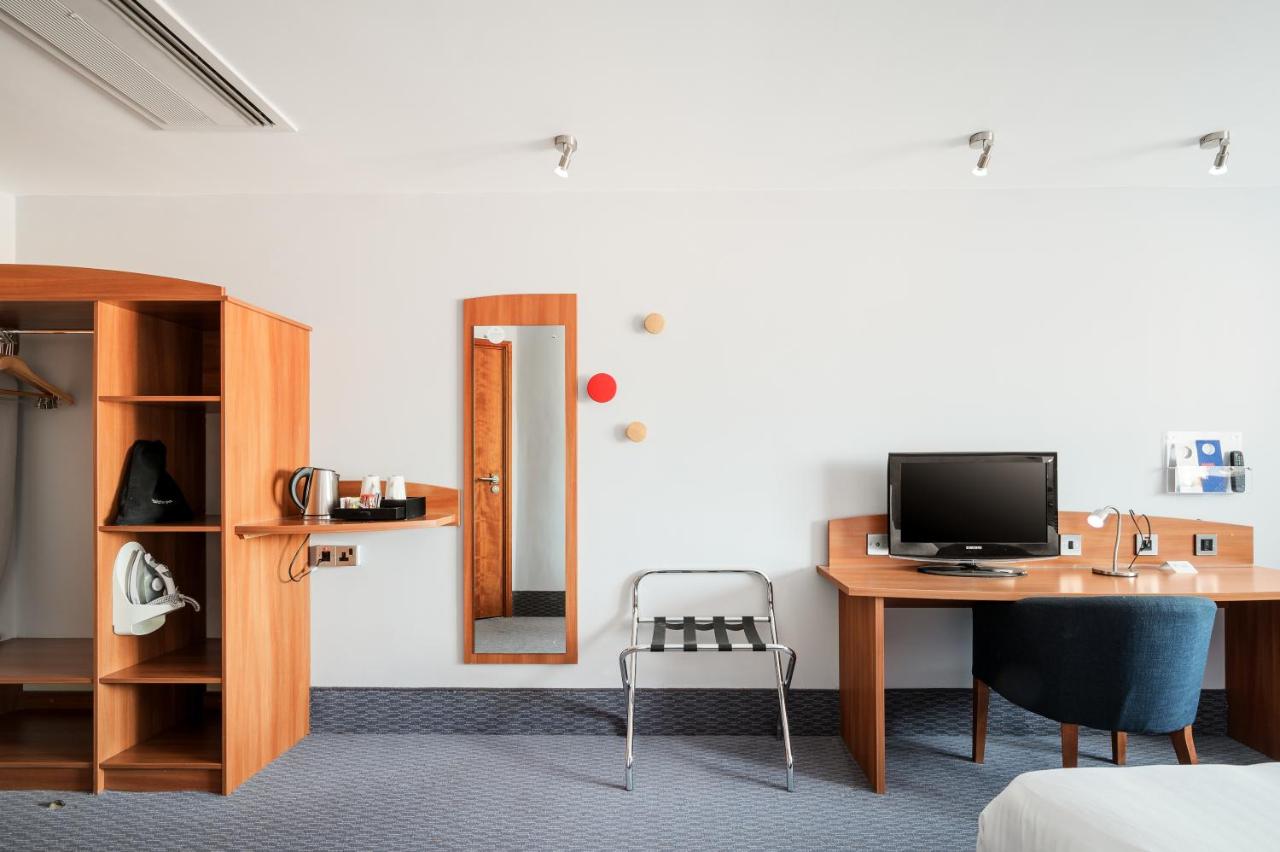 Standard Double Room with Free Hot Breakfast - Accessible
