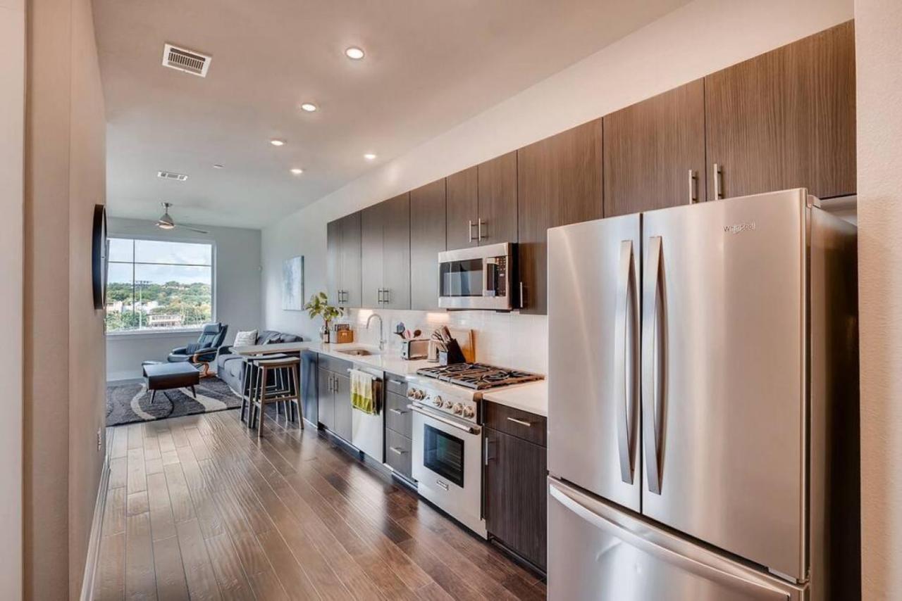 Capitol View Condos - Downtown Austin - Lone Star - 3