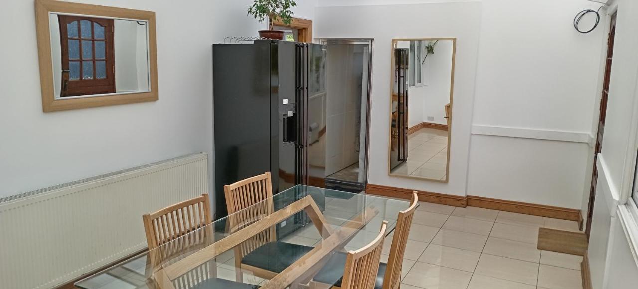 3-Bed Cottage in Quiet & Green Wallington photo