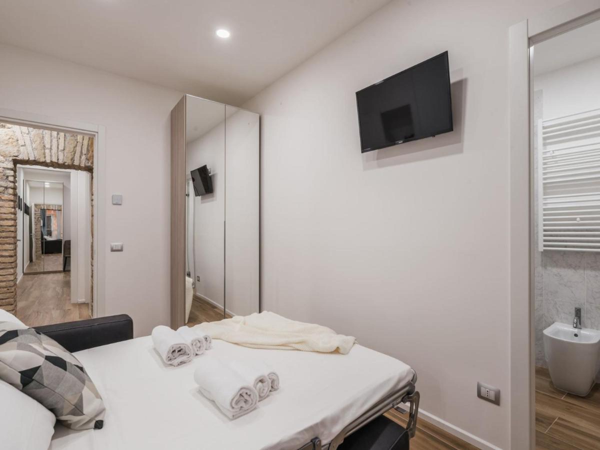 The Best Rent - Modern three-bedroom apartment a few steps from the Colosseum - 3