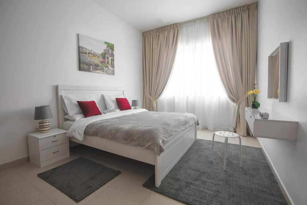 PRIME LOCATION 3 Bedroom Beach Front (Side View) - 2