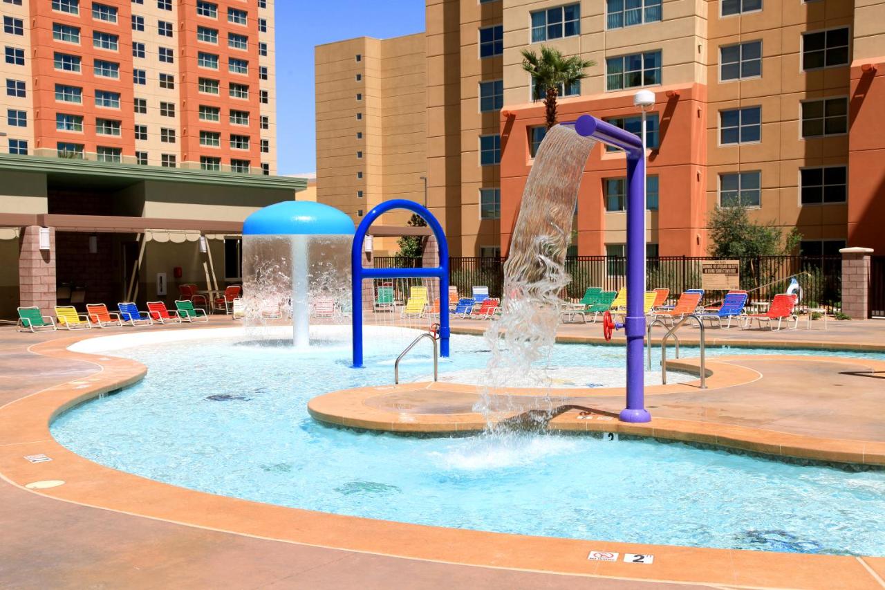 Heated swimming pool: The Grandview at Las Vegas