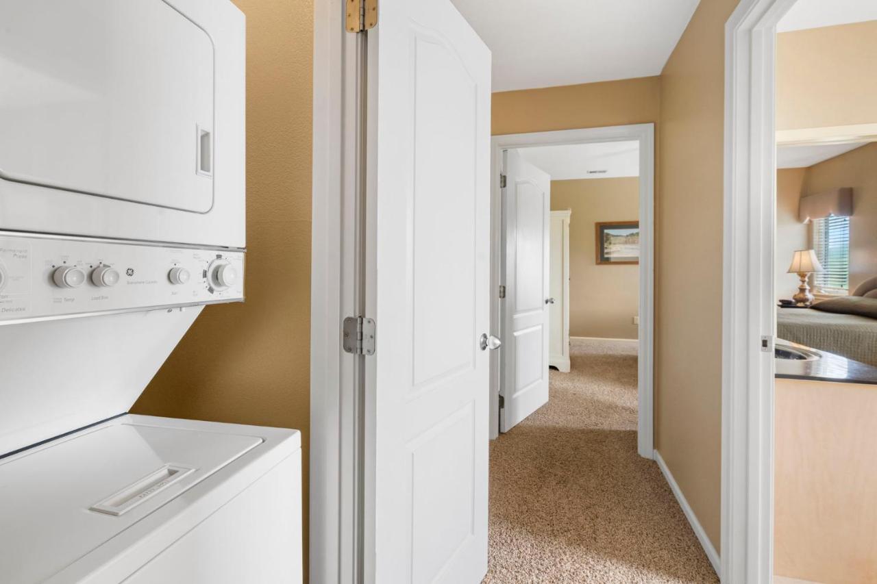 Oakridge Condo — photo 22