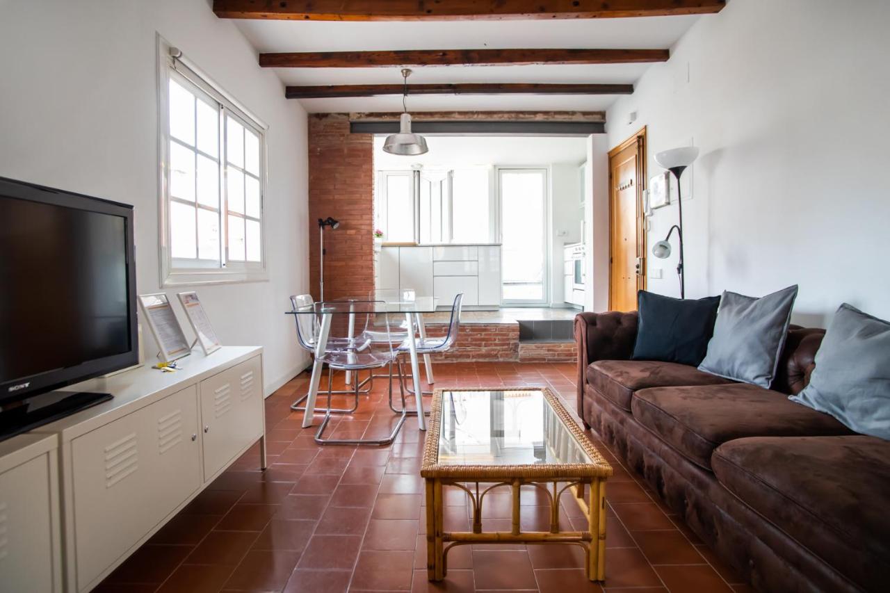 31mai1043 - Sunny home terrace Sagrada Familia - 5