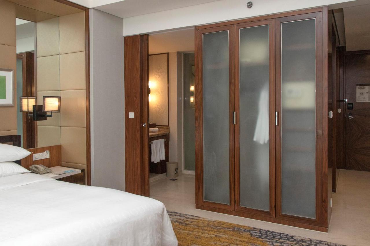 Sheraton Grand Shanghai Pudong Hotel & Residences photo
