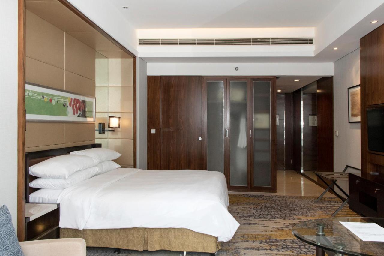 Sheraton Grand Shanghai Pudong Hotel & Residences photo