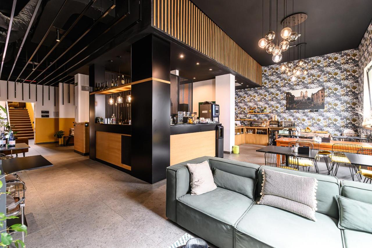 Central Lodge Hotel - 4