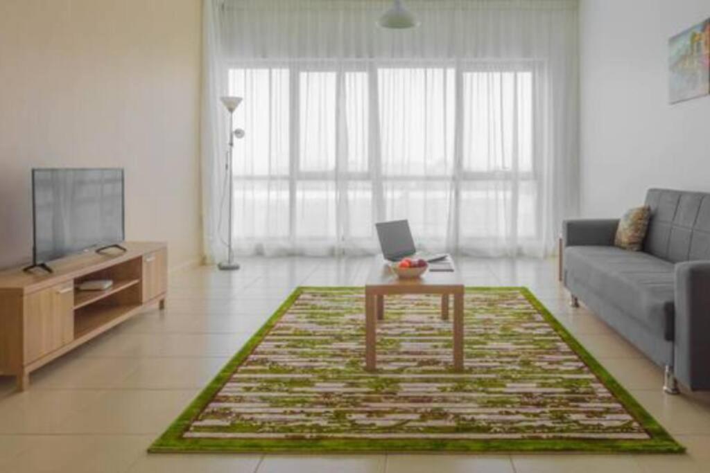 HUGE 2 Bedroom Apartment Beach Front (City View) - 5