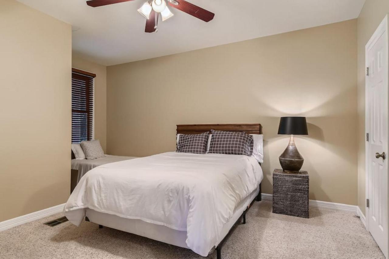 Warm Suburban 3BR Townhome near DT - 2