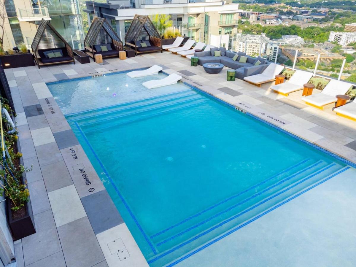 Spacious 1 BR condo - Amazing views - Pool - Kitchen - 4