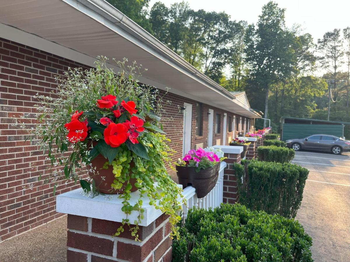 Pine Tree Inn — photo 15