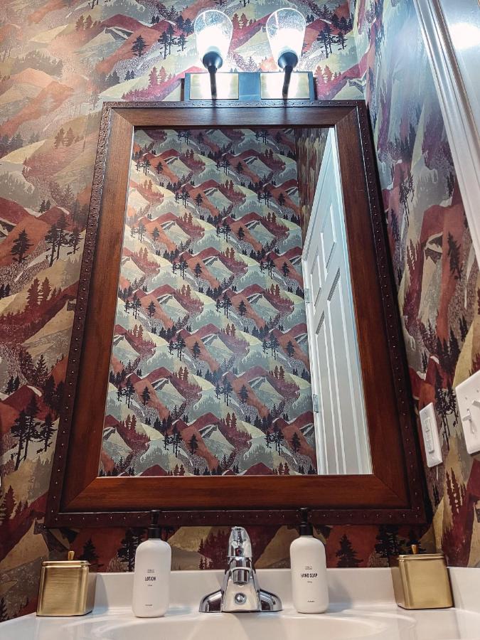 Cozy Cabin - 2 Miles to Broadway & Free Parking - 5