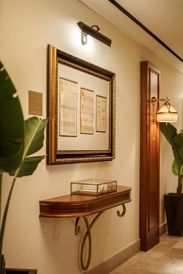 Maxwell Reserve Singapore, Autograph Collection - 5