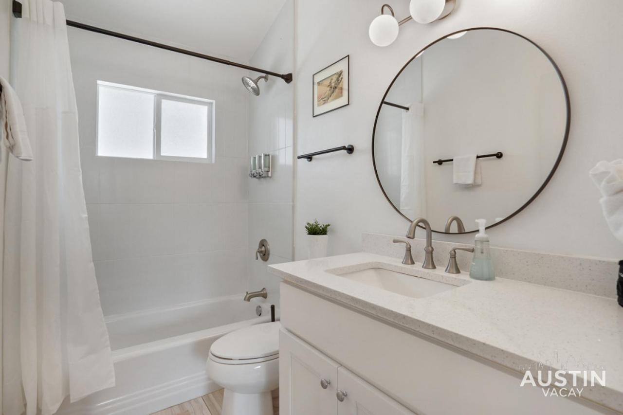 Stylish Austin Retreat w Luxurious King Bed and WD - 3